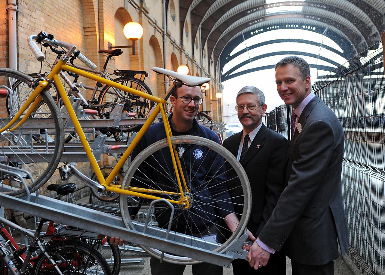 Station clearance bike stand